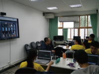 授課的老師與志工學員合照圖片