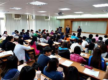 20130509-媒體教父葛樹人暢談傳播經驗 真理大學師生熱烈迴響圖片