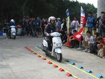 20131105- 真理大學舉辦交通安全快樂行比賽圖片