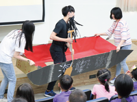 台灣文學系同學們以生動活潑的戲劇呈現馬偕在台傳教的經過圖片