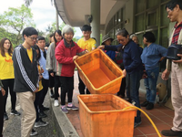 大家合力將浸泡桶洗淨圖片