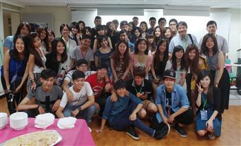 20130620-觀光與數位二合一 真理大學系友回娘家 三世代相見歡圖片