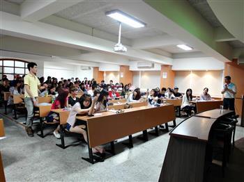 20130925-旅遊達人劉仁民暢談旅遊見世面 真理觀數師生反應熱烈圖片
