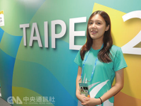 目前就讀真理大學二年級的林瑜茹22日表示，擔任世大 運志工是她的初體驗，當時提出申請，除了想在青春留 下難忘回憶，也想在自己家鄉參與世界級賽事。圖片